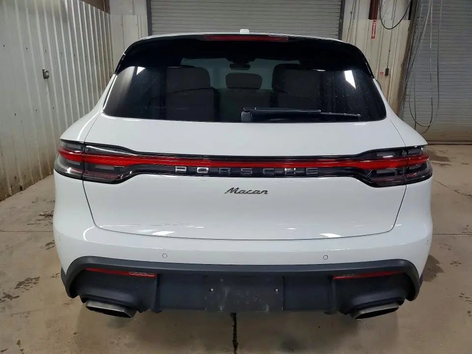 2023 PORSCHE MACAN BASE  