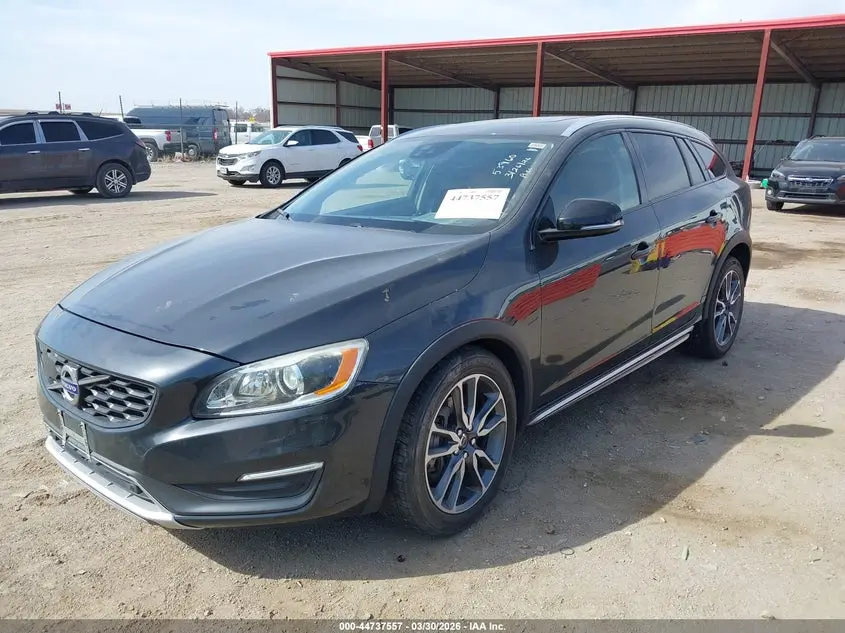 2015 VOLVO V60 CROSS COUNTRY T5 PLATINUM