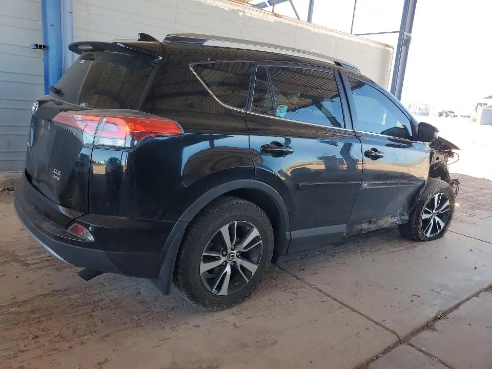 2017 TOYOTA RAV4 XLE  