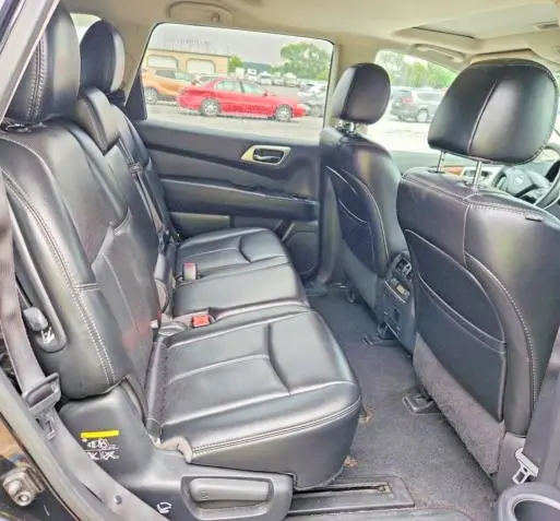 2017 NISSAN PATHFINDER PLATINUM  
