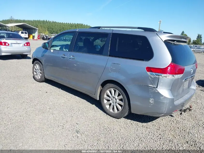 2011 TOYOTA SIENNA LIMITED