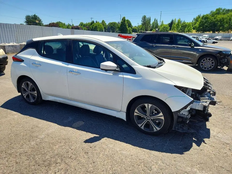2020 NISSAN LEAF SV  