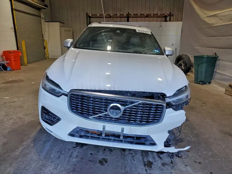 2018 VOLVO XC60 T8 R-DESIGN  