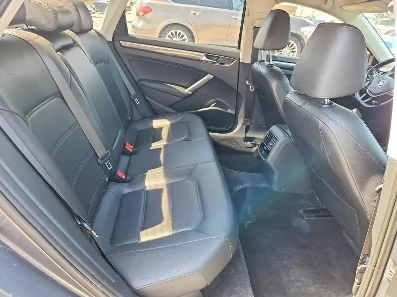 2017 VOLKSWAGEN PASSAT SE  