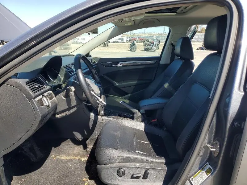 2016 VOLKSWAGEN PASSAT SE  