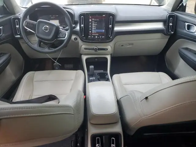 2021 VOLVO XC40 T5 MOMENTUM  
