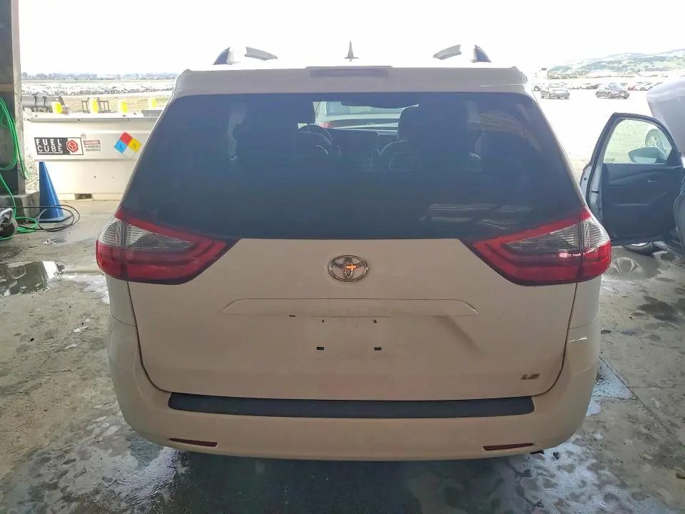 2020 TOYOTA SIENNA LE 8-PASSENGER  