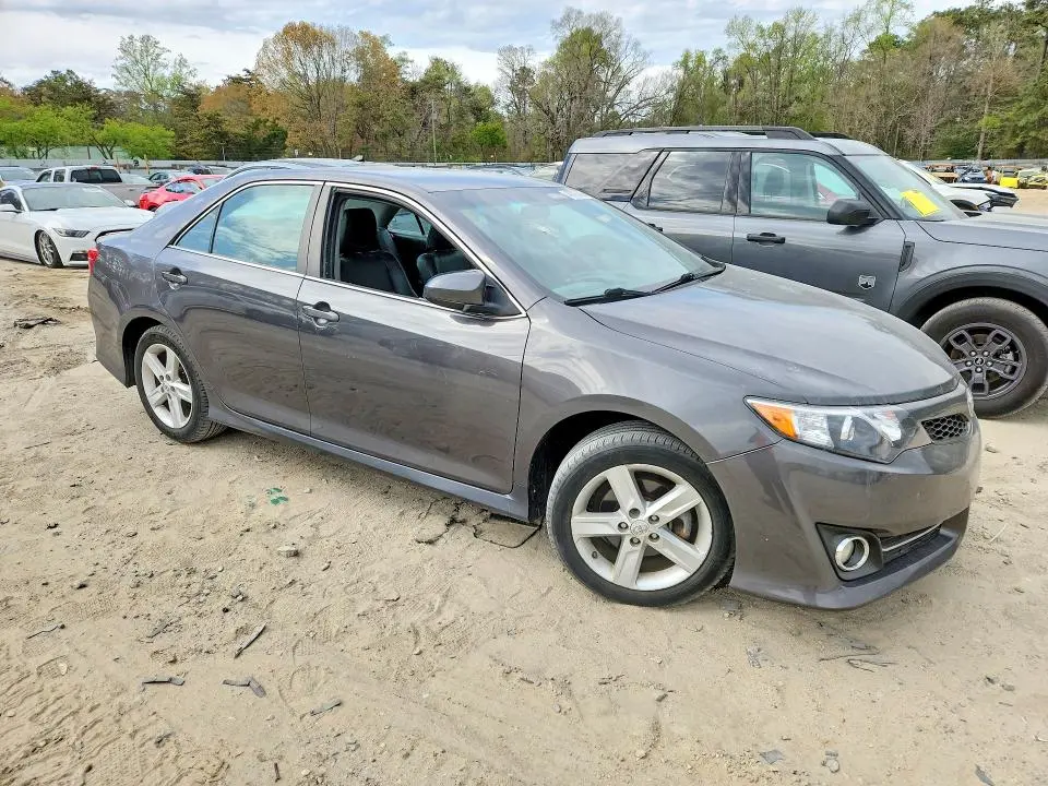 2013 TOYOTA CAMRY SE  