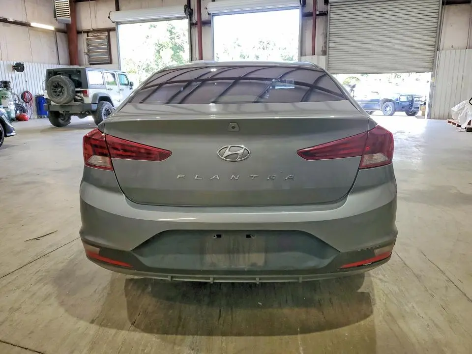 2019 HYUNDAI ELANTRA SE  