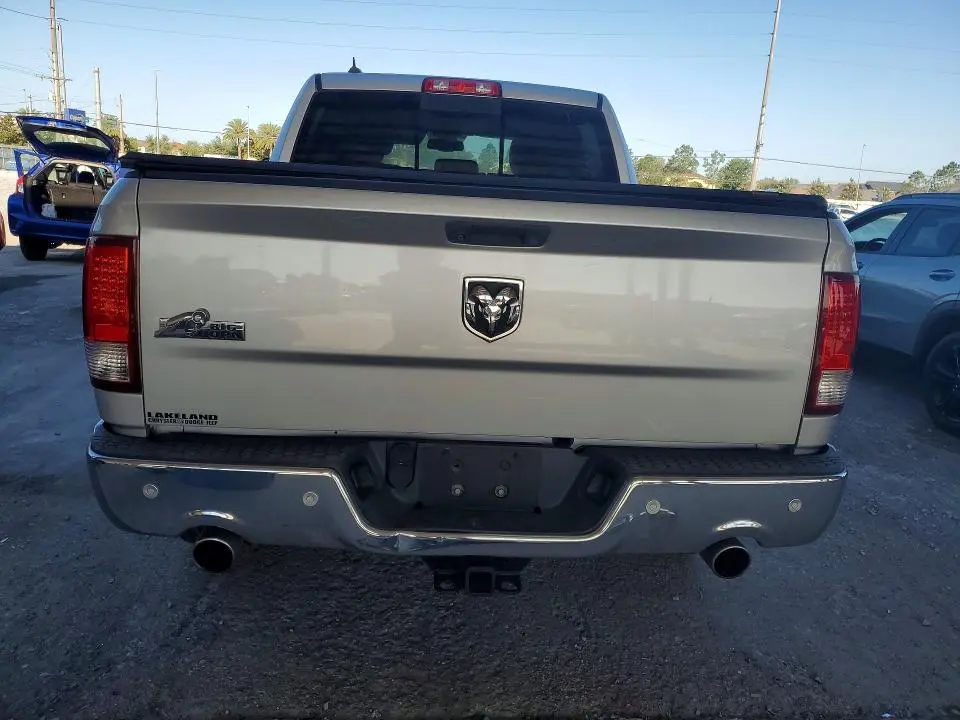 2016 RAM 1500 SLT  