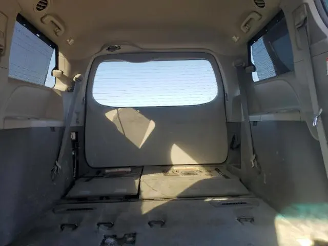 2017 TOYOTA SIENNA LE  