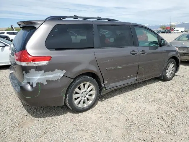 2012 TOYOTA SIENNA LE