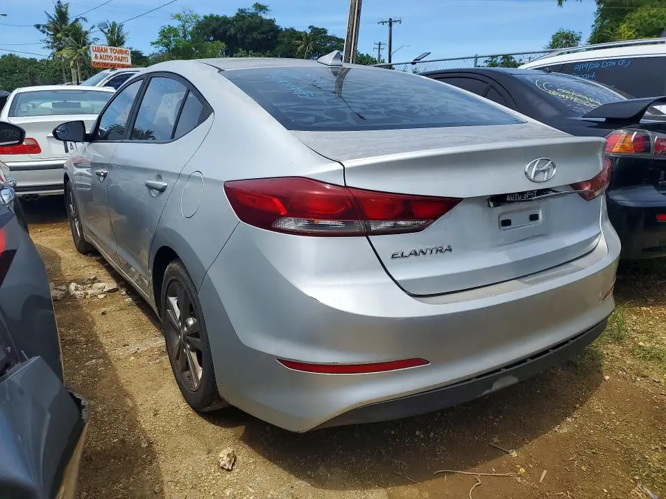 2018 HYUNDAI ELANTRA SE  