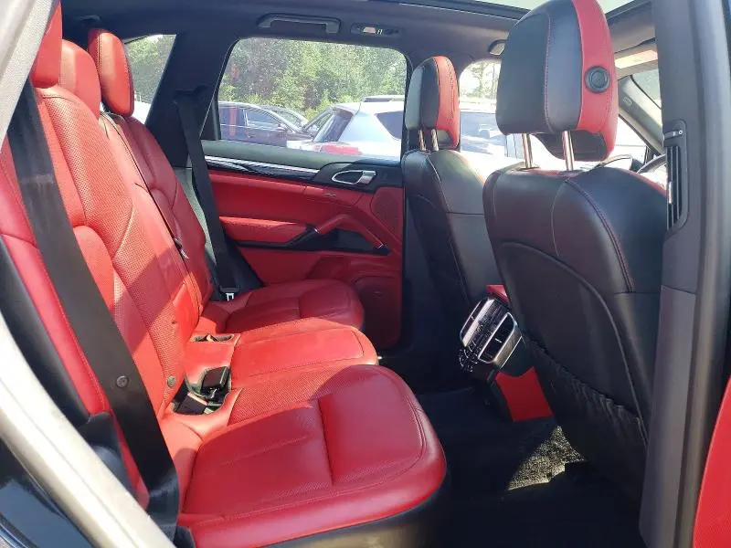 2018 PORSCHE CAYENNE   