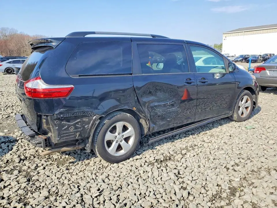 2015 TOYOTA SIENNA LE 8-PASSENGER  