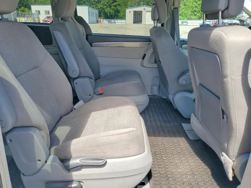 2011 VOLKSWAGEN ROUTAN S  