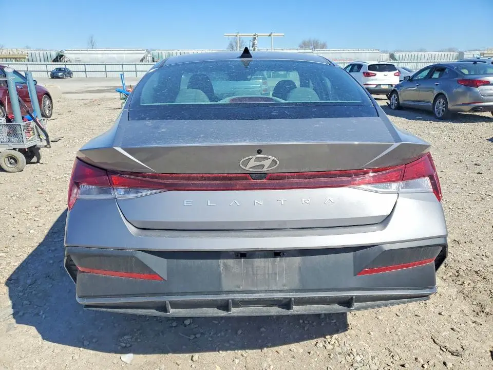 2024 HYUNDAI ELANTRA SE  