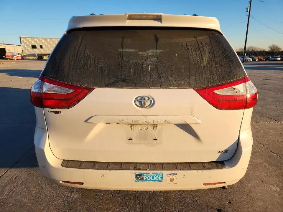 2019 TOYOTA SIENNA XLE  