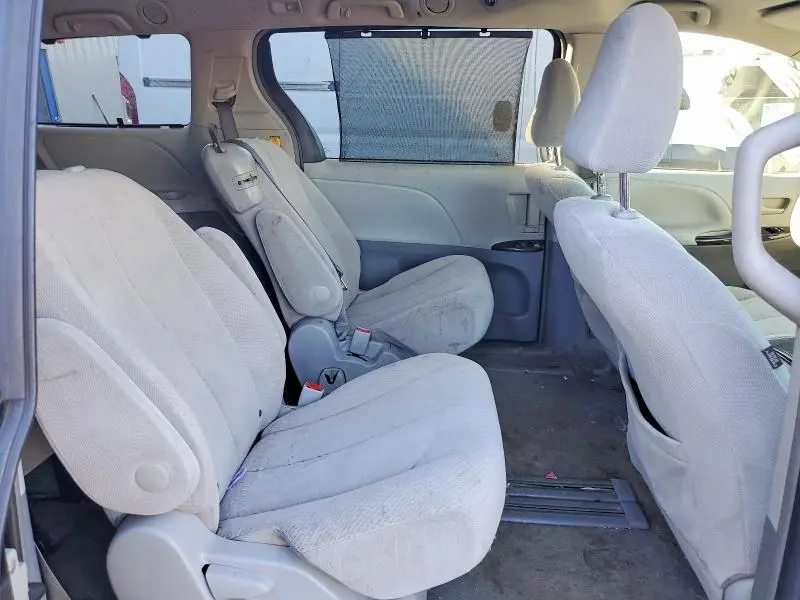 2012 TOYOTA SIENNA LE 8-PASSENGER  