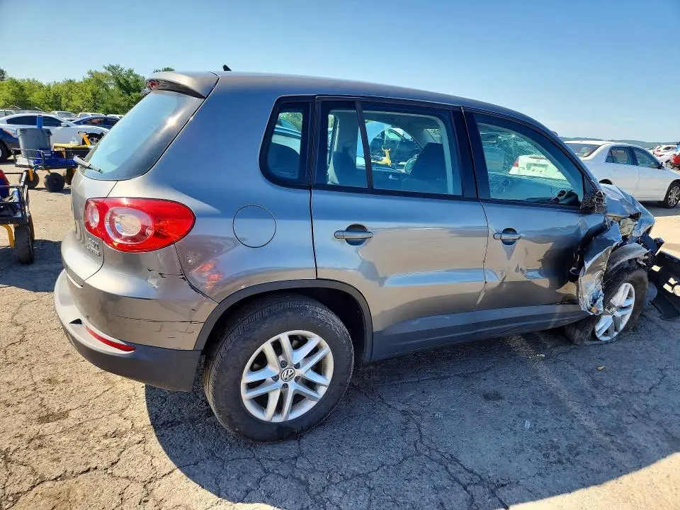 2011 VOLKSWAGEN TIGUAN S  