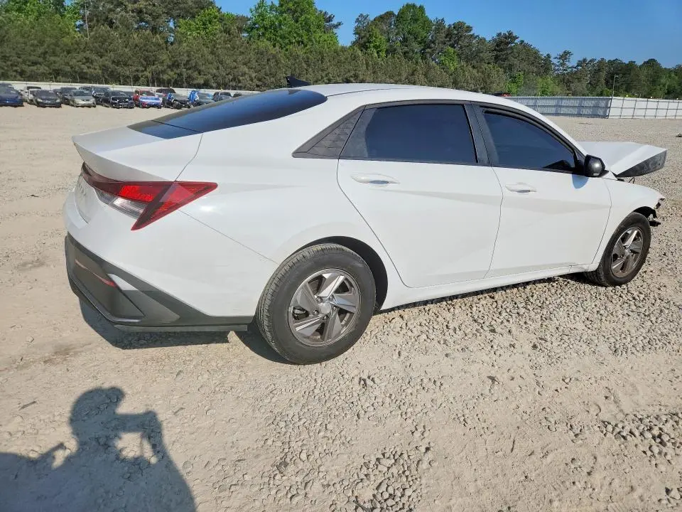 2025 HYUNDAI ELANTRA SE  