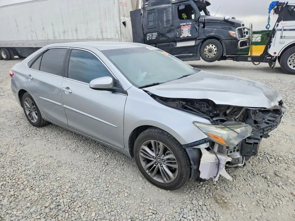 2015 TOYOTA CAMRY SE  