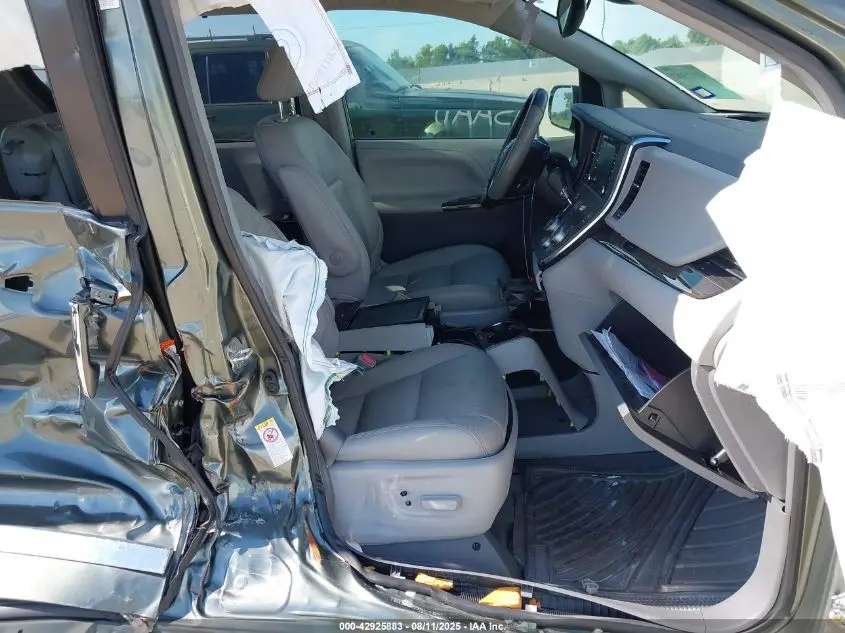 2019 TOYOTA SIENNA XLE 8 PASSENGER