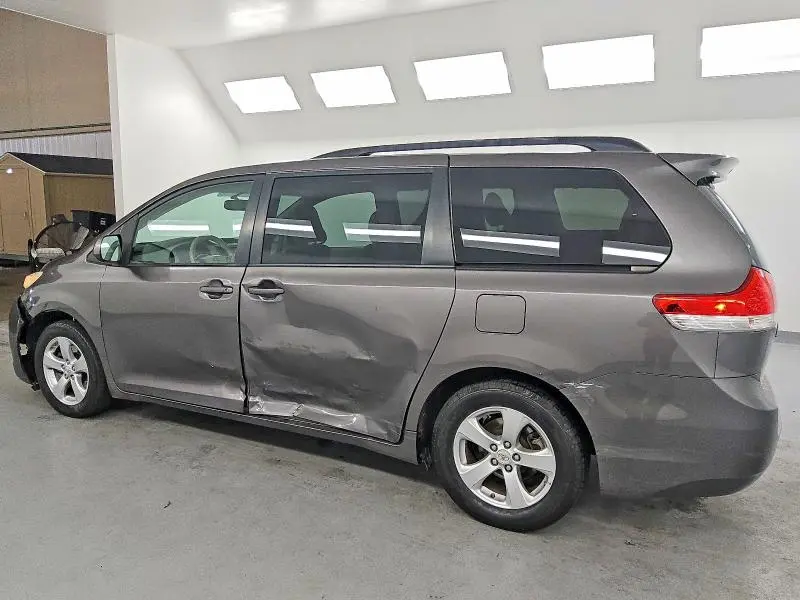 2012 TOYOTA SIENNA LE 8-PASSENGER  