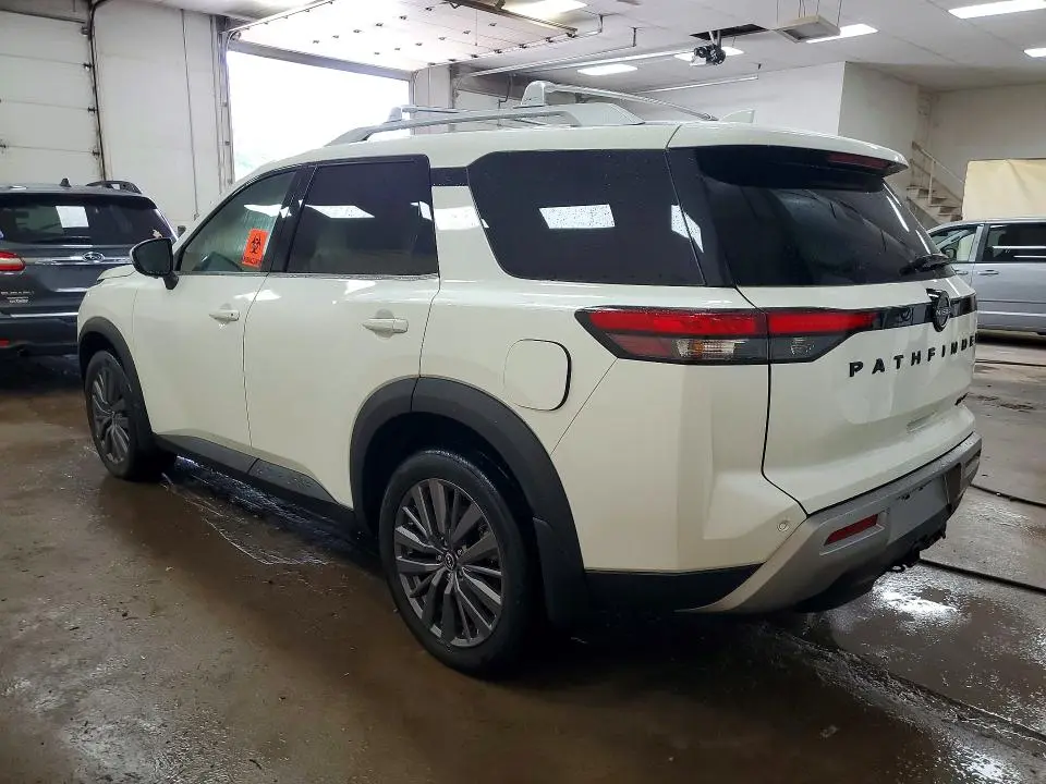 2023 NISSAN PATHFINDER SL  