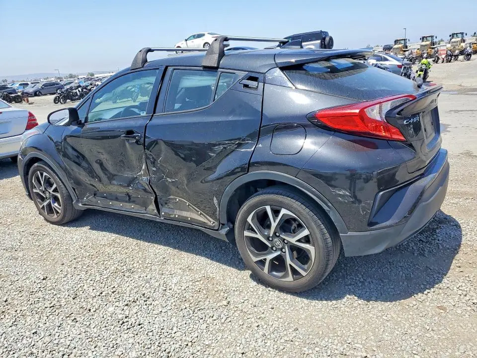 2021 TOYOTA C-HR XLE  
