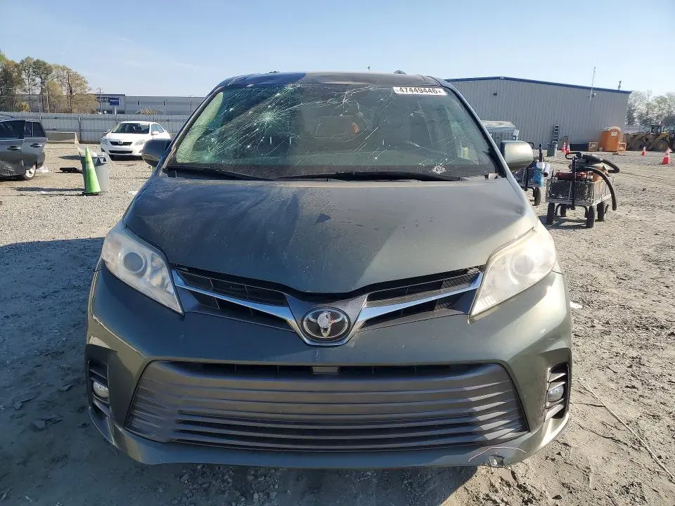 2018 TOYOTA SIENNA   