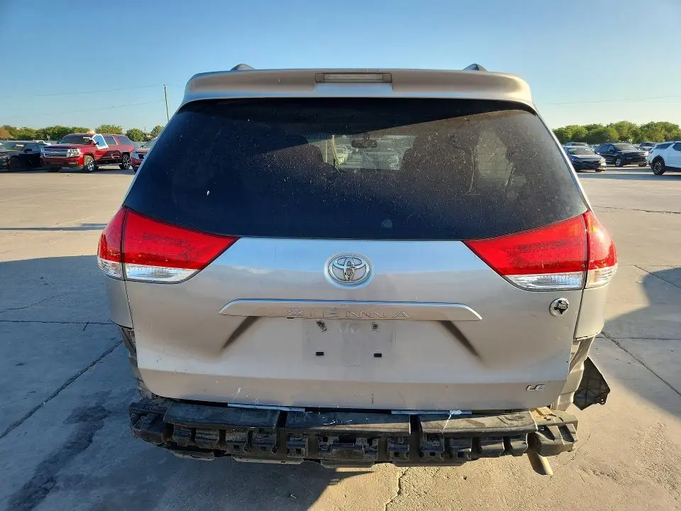 2011 TOYOTA SIENNA LE  