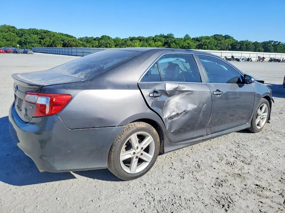 2013 TOYOTA CAMRY SE  