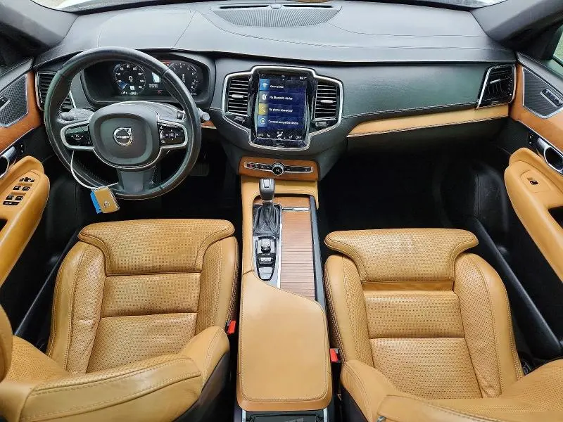 2017 VOLVO XC90 T6  