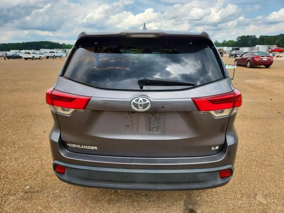 2017 TOYOTA HIGHLANDER LE PLUS  