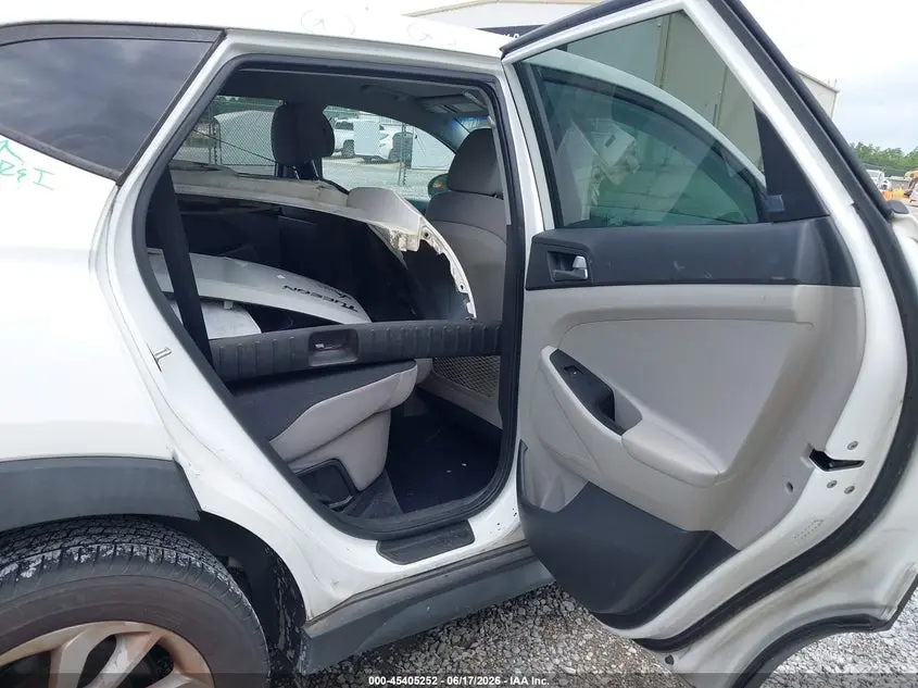 2017 HYUNDAI TUCSON SE
