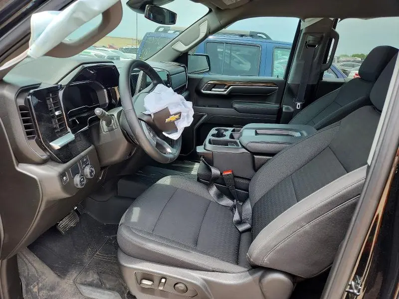 2025 CHEVROLET SILVERADO C1500 LT  