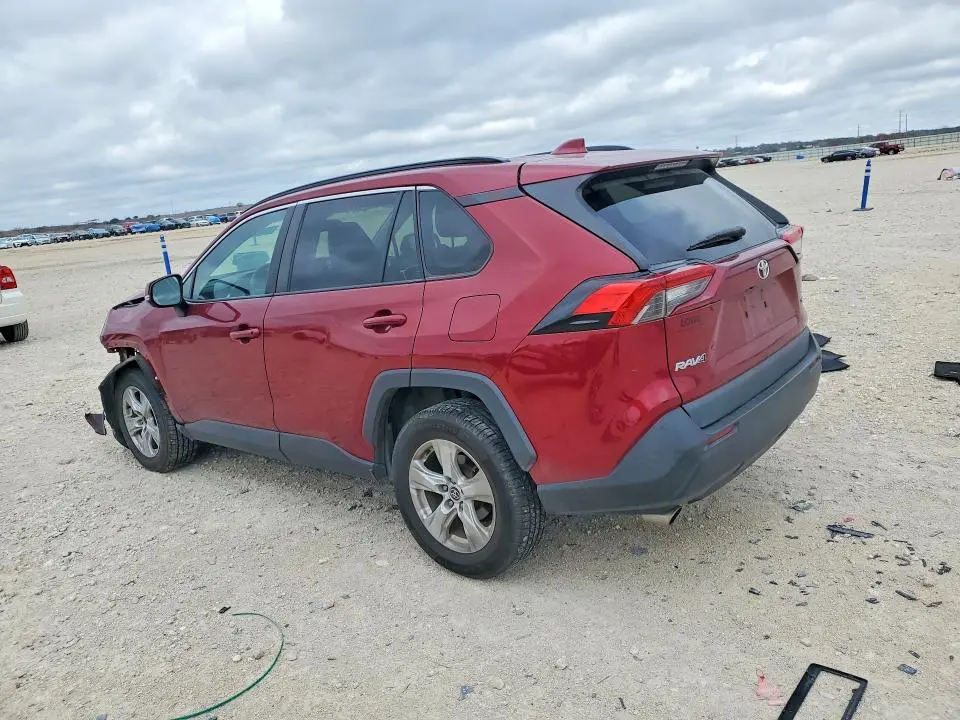 2021 TOYOTA RAV4 XLE  