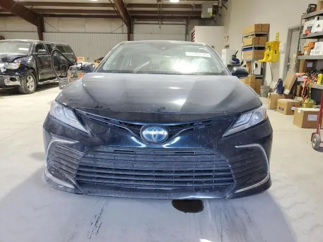 2021 TOYOTA CAMRY XLE  