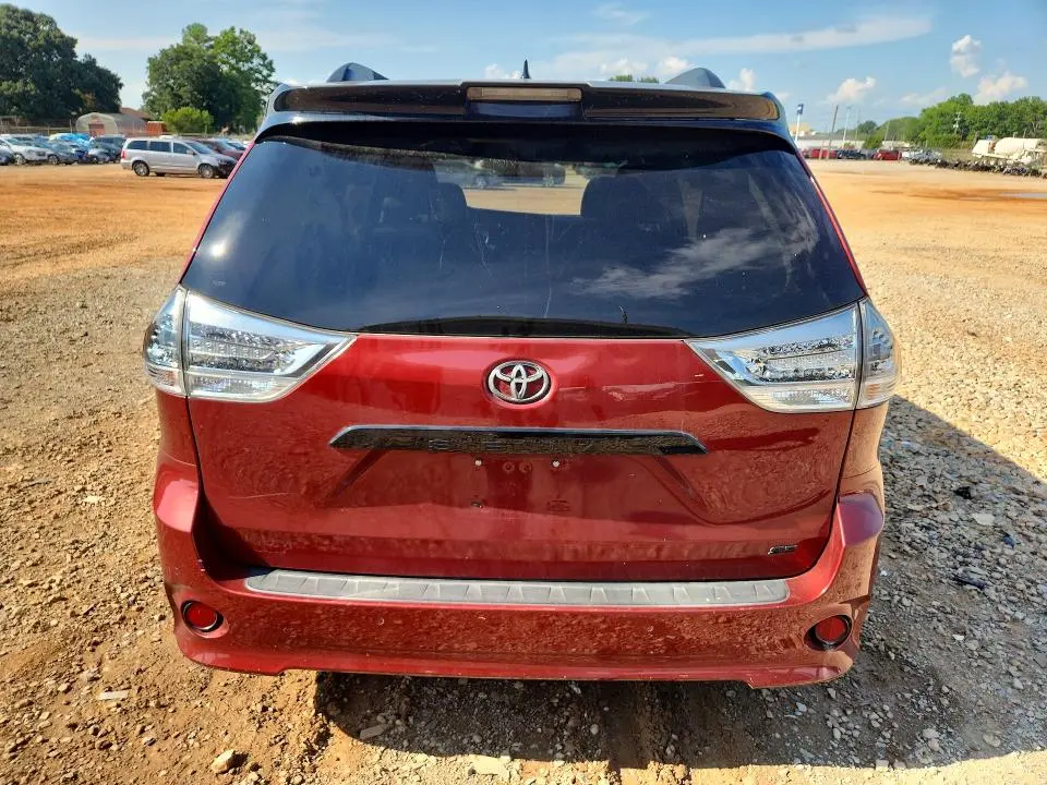 2020 TOYOTA SIENNA SE PREMIUM 8-PASSENGER  