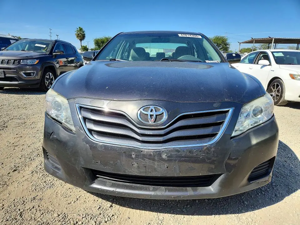 2011 TOYOTA CAMRY LE  