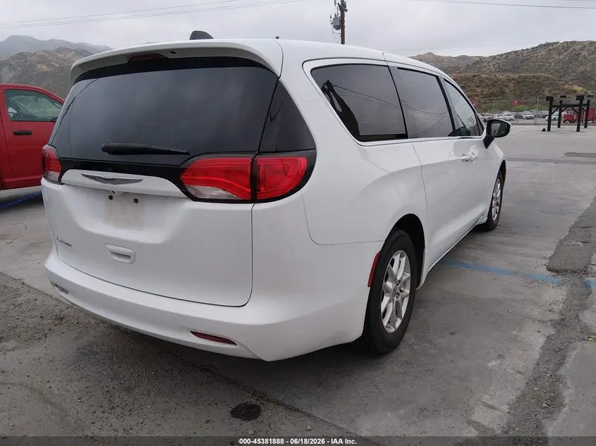 2022 CHRYSLER VOYAGER LX