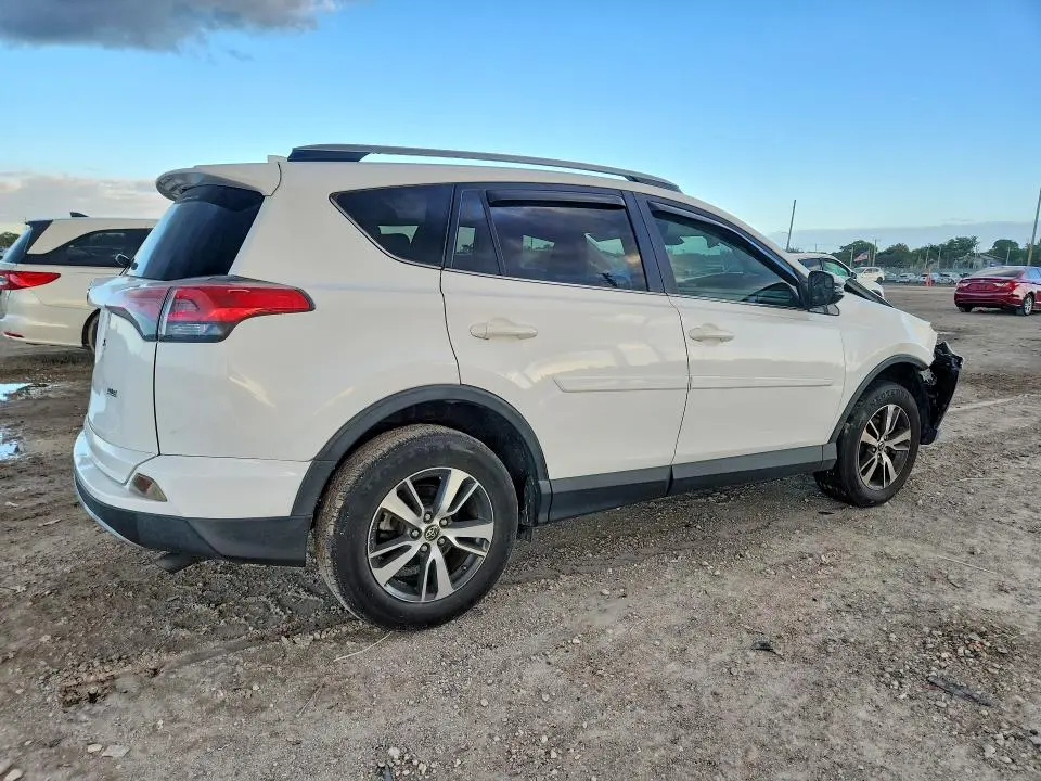 2017 TOYOTA RAV4 XLE  