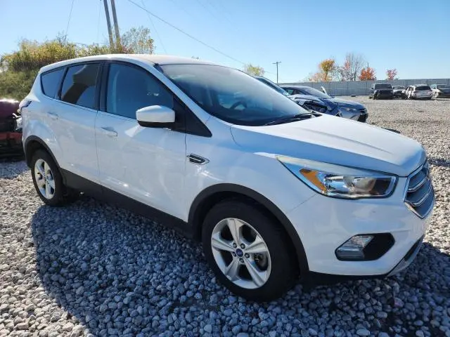 2017 FORD ESCAPE SE  
