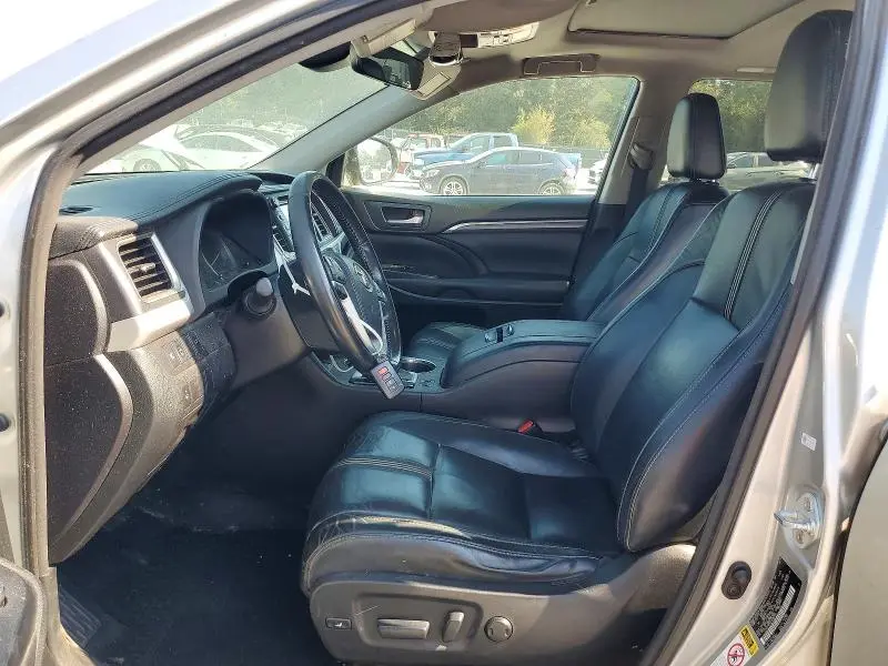 2017 TOYOTA HIGHLANDER SE  