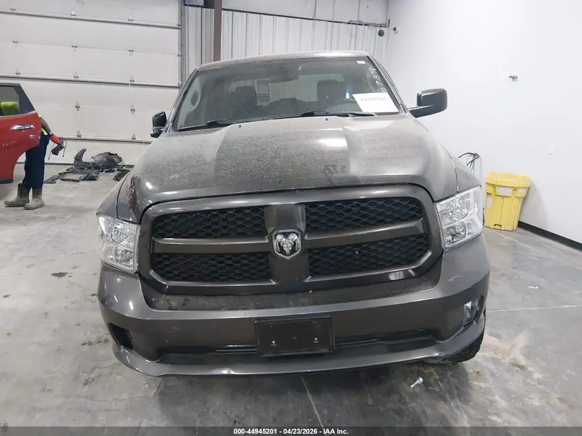 2017 RAM 1500 EXPRESS  4X4 5'7 BOX