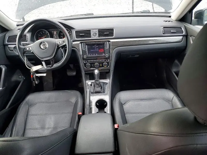 2016 VOLKSWAGEN PASSAT SE  