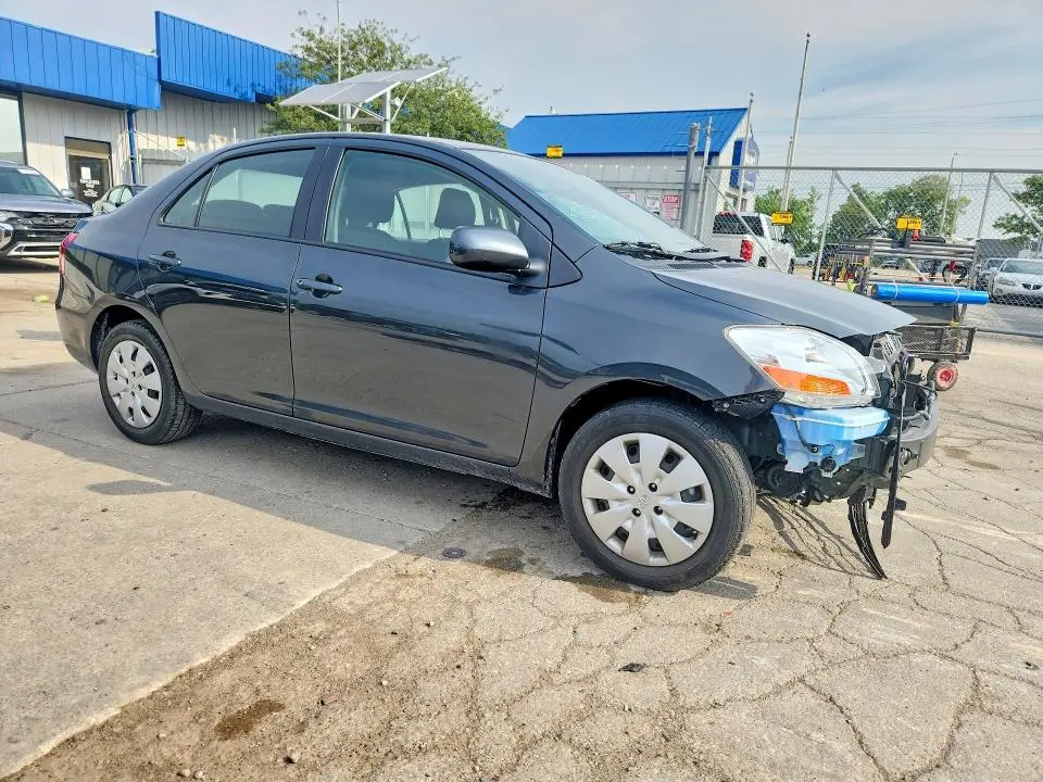 2010 TOYOTA YARIS BASE  