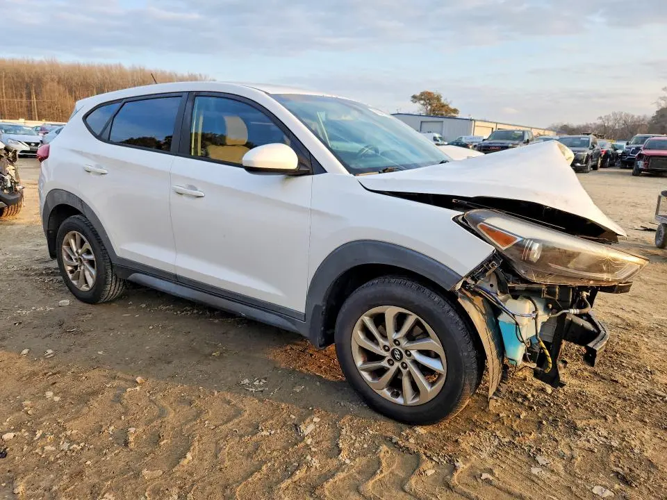 2016 HYUNDAI TUCSON SE  