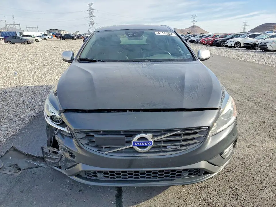 2015 VOLVO V60 R DESIGN  